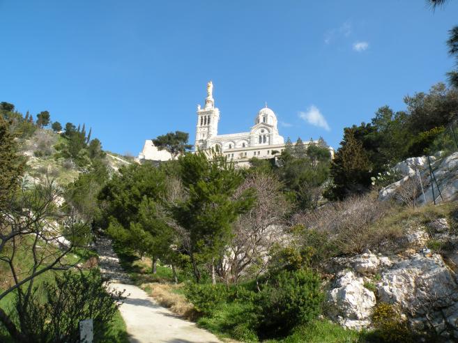  la basilique dans la verdure